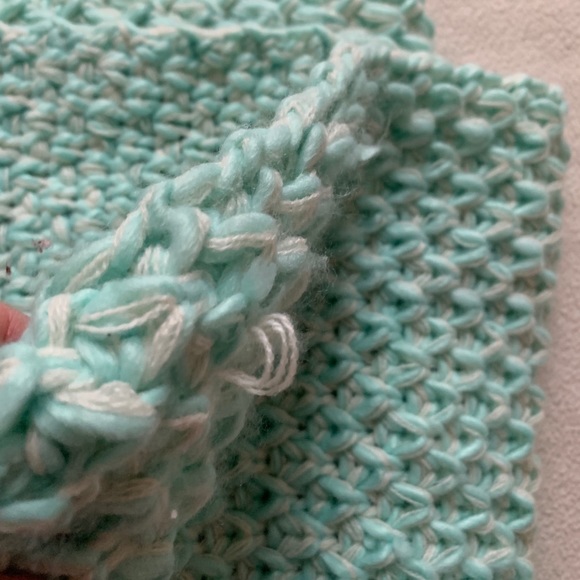 Old Navy Chunky Knit Scarf - Picture 5 of 6